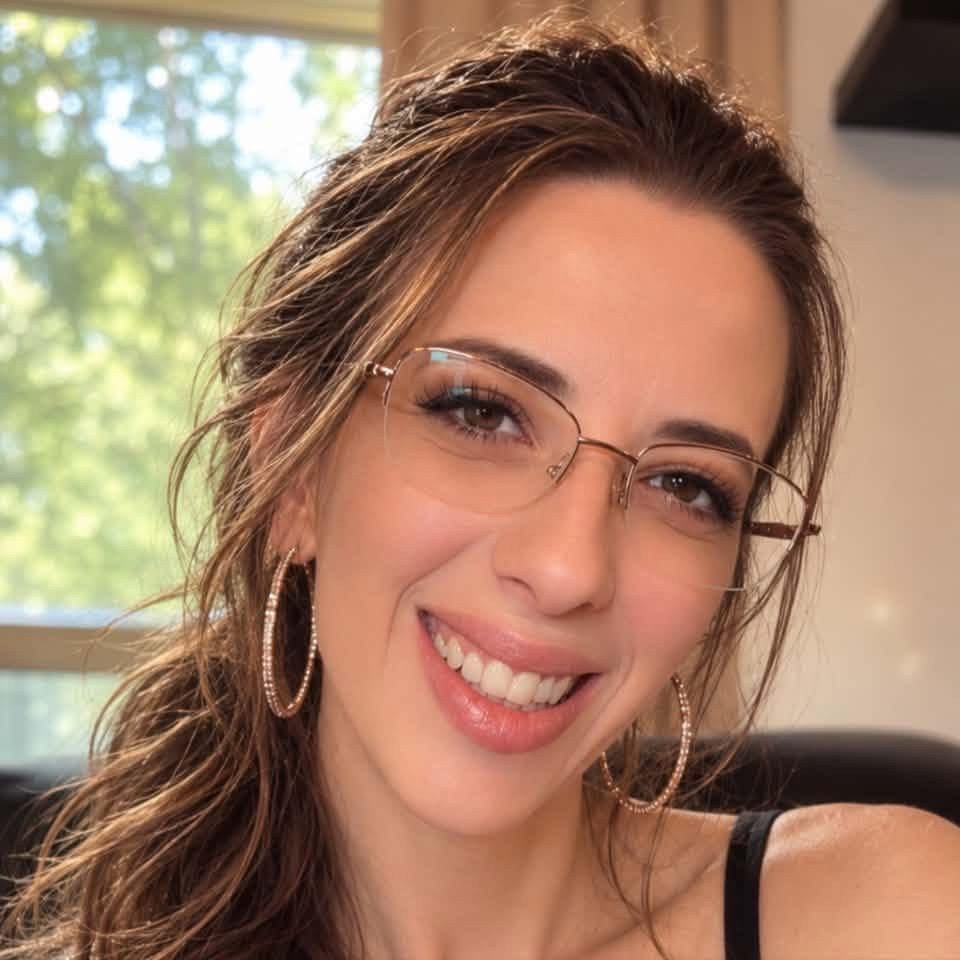 Lisa Holbrook, independent artist and lyricist from Maine